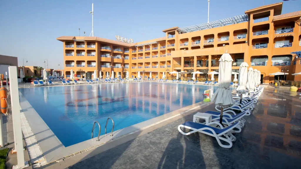 الفندق كانكون بيتش ريزورت - العين السخنة